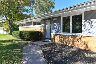 17230 W Jills Dr, New Berlin, WI 53146 - Photo 2