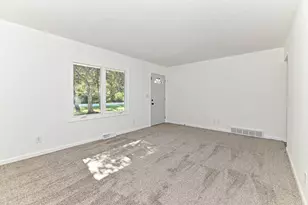 17230 W Jills Dr, New Berlin, WI 53146 - Photo 8