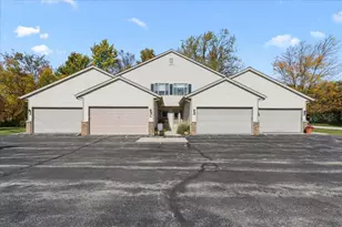 934 Spring Ct, Newburg, WI 53095 - Photo 2