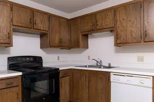 320 E Pleasant St, Oconomowoc, WI 53066 - Photo 18