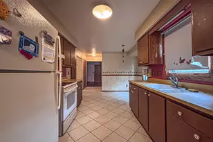 2214 Avalon Dr, Waukesha, WI 53186 - Photo 8