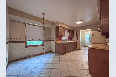 2214  Avalon Dr, Waukesha, WI 53186 - Photo 10