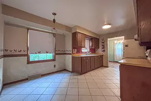 2214 Avalon Dr, Waukesha, WI 53186 - Photo 10