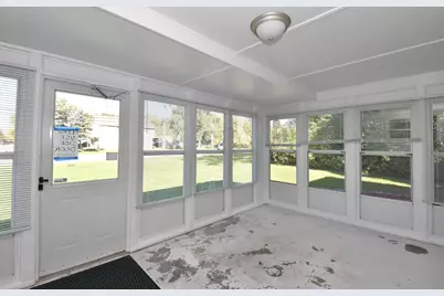 3019 W College Ave, Franklin, WI 53221 - Photo 12