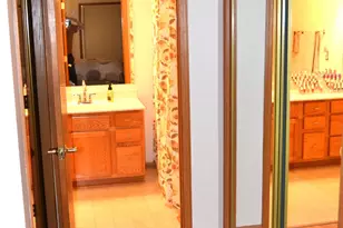11210 W Gilbert Ave, Wauwatosa, WI 53226 - Photo 16