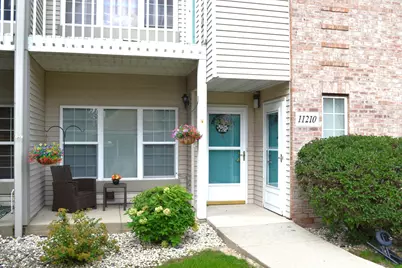 11210 W Gilbert Ave #E, Wauwatosa, WI 53226 - Photo 1