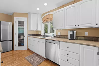 1823 W Shore Dr, Delafield, WI 53018 - Photo 10