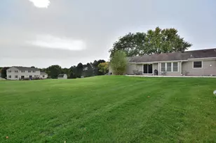 S36W27855 Robin Hill Cir, Waukesha, WI 53189 - Photo 28