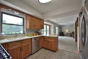 S36W27855 Robin Hill Cir, Waukesha, WI 53189 - Photo 14