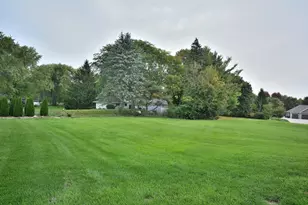 S36W27855 Robin Hill Cir, Waukesha, WI 53189 - Photo 30