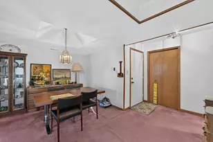 941 Crestwood Dr, Burlington, WI 53105 - Photo 4