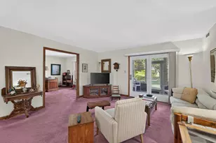 941 Crestwood Dr, Burlington, WI 53105 - Photo 2