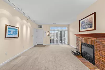 2561 W Colonial Woods Dr, Oak Creek, WI 53154 - Photo 6