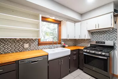 10849 W Derby Ave, Wauwatosa, WI 53225 - Photo 16