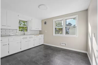 7707 W Hadley St, Milwaukee, WI 53222 - Photo 16