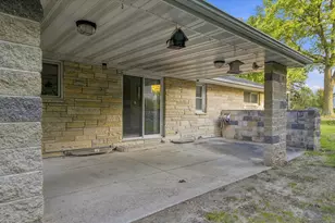 918 S 7th Ave, West Bend, WI 53095 - Photo 32