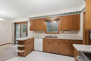 918 S 7th Ave, West Bend, WI 53095 - Photo 14