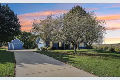 W289S3811  Wern Farm Cir, Genesee, WI 53189 - Photo 2
