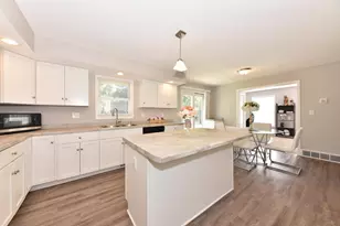 10102 W Jonen St, Milwaukee, WI 53224 - Photo 4