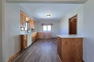 2220 E Vollmer Ave, Milwaukee, WI 53207 - Photo 6