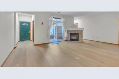 1495  Garay Ln #6, Port Washington, WI 53074 - Photo 4