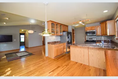 2356  Brookstone Ln, Waukesha, WI 53188 - Photo 4