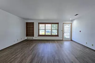 6035 S Crosswinds Dr, Cudahy, WI 53110 - Photo 14