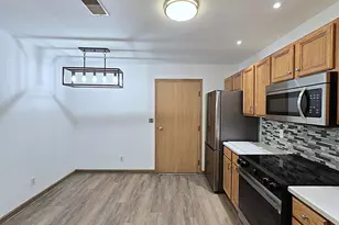 6035 S Crosswinds Dr, Cudahy, WI 53110 - Photo 6