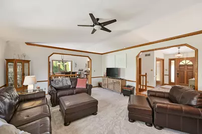 8752 W Willow Pointe Pkwy, Franklin, WI 53132 - Photo 8