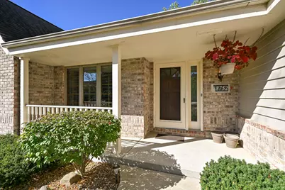 8752 W Willow Pointe Pkwy, Franklin, WI 53132 - Photo 2