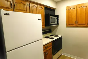 8535 W Waterford Ave, Greenfield, WI 53228 - Photo 12