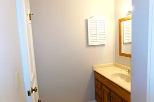 8535 W Waterford Ave, Greenfield, WI 53228 - Photo 16