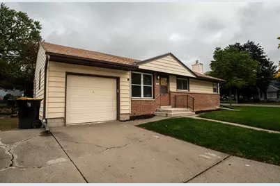 11406 W Park Hill Ave, Wauwatosa, WI 53226 - Photo 2