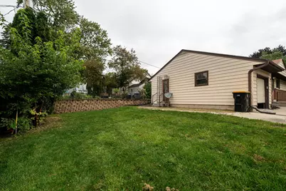11406 W Park Hill Ave, Wauwatosa, WI 53226 - Photo 32
