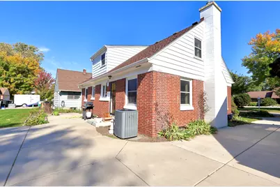605 N 103 St, Wauwatosa, WI 53226 - Photo 4