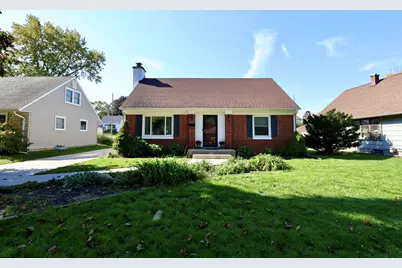 605 N 103 St, Wauwatosa, WI 53226 - Photo 2