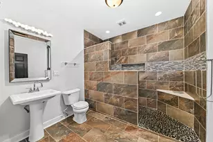 600 W Garfield Ave, Milwaukee, WI 53212 - Photo 14
