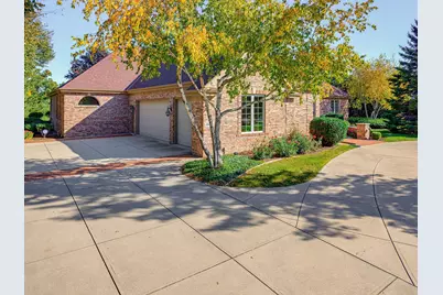 8434 S Fountain Ct, Franklin, WI 53132 - Photo 4