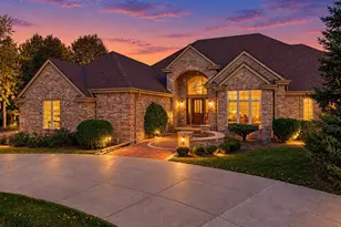 8434 S Fountain Ct, Franklin, WI 53132 - Photo 6