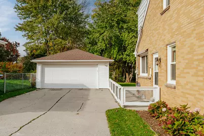 4225 N 95th St, Wauwatosa, WI 53222 - Photo 24