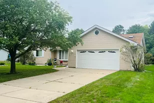 8815 S Castle Ct, Franklin, WI 53132 - Photo 2