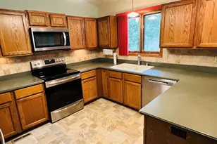 8815 S Castle Ct, Franklin, WI 53132 - Photo 10