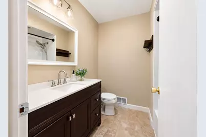 12123 W Diane Dr, Wauwatosa, WI 53226 - Photo 22