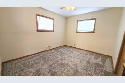 8300 W Marion St, Milwaukee, WI 53222 - Photo 14