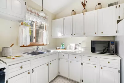9186 N 70th St, Milwaukee, WI 53223 - Photo 10