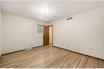 1608  Willow Ct, Grafton, WI 53024 - Photo 16