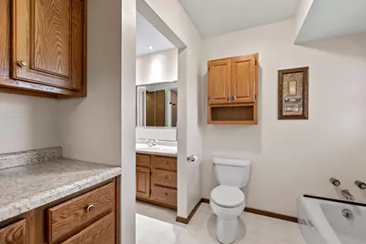 4824 N Parke Ridge Ln, Sheboygan, WI 53083 - Photo 12
