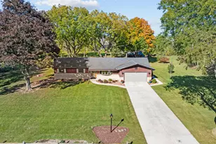 4824 N Parke Ridge Ln, Sheboygan, WI 53083 - Photo 1
