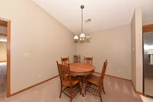 252 Bur Oak Ln, Grafton, WI 53024 - Photo 8