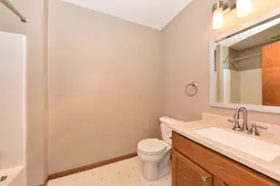 252 Bur Oak Ln, Grafton, WI 53024 - Photo 20